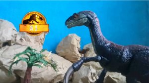 Теризинозавр против Индоминуса рекса в Юрском парке