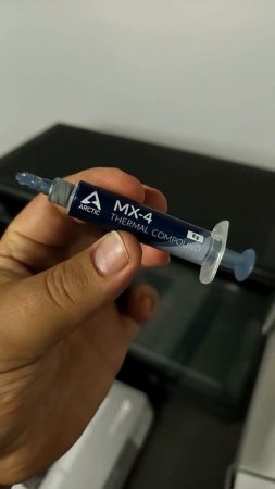 На сколько компов хватает одного шприца MX-4 ?