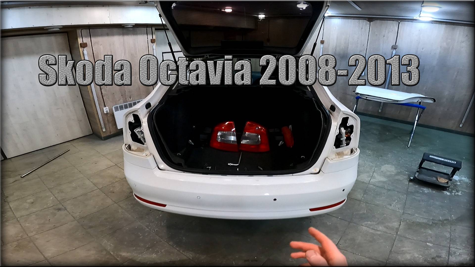 Как снять задние фонари/замена лампочек Skoda Octavia 2008-2013 год смотреть онлайн