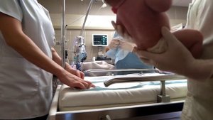 что происходит с малышом сразу после рождения