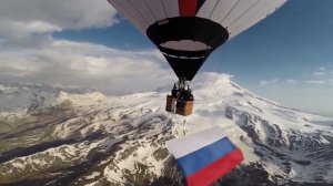 AERONUTS 12 июня в День России с флагом своей страны над Эльбрусом