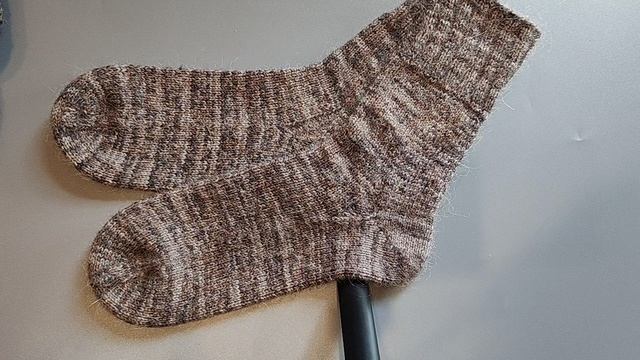 Носочная коробочка 2025 с Еленой Велиной. Отчёт июль. смотреть онлайн