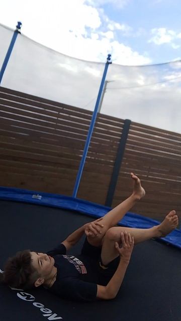 топ 3 крутых трюка на батуте смотреть онлайн