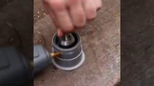 Классная идея для дрели из старого колеса. Ленточный шлифстанок