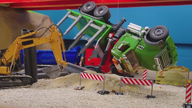 Мост рухнул! Эвакуатор и экскаватор спасают дорогу 🚧 Видео для детей 3-6 лет смотреть онлайн