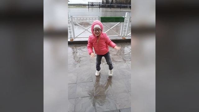 ДОЖДЬ НАМ НЕ ПОМЕХА ДЛЯ ТАНЦЕВ