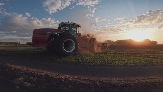 Российские ПОЛЯ: Мощь современной СЕЛЬХОЗ техники - Красота природы и "Комбайнёры" - И. Растеряева. смотреть онлайн