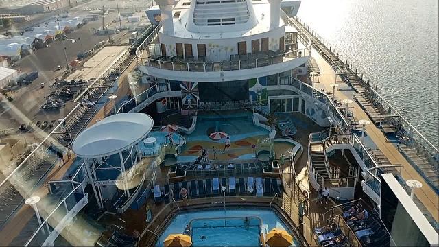 северная звезда — аттракцион на лайнерах Royal Caribbean
