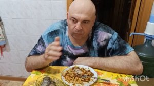 Мукбанг. Курица по баскски, макароны, квашеный баклажан и морс. О Боярском.