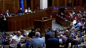 Депутаты Рады подрались на заседании о возвращении полномочий НАБУ и САП: видео