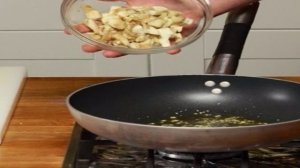 Баклажаны, фаршированные помидорами и сыром