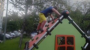 скалодром на площадке.