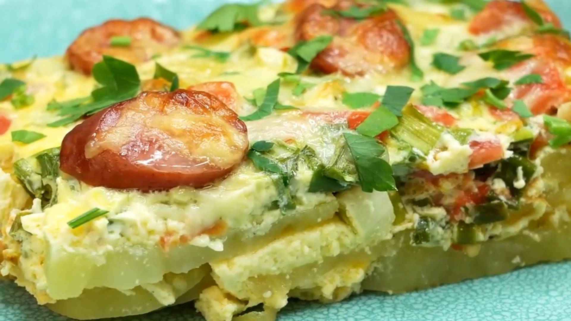 Картошка с колбасками в духовке смотреть онлайн