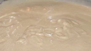 Быстрый (заливной) пирог с зелёным луком и яйцом