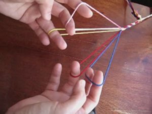 4 урок. Элина Глушкова, шнур на 2 и 4 петлях.