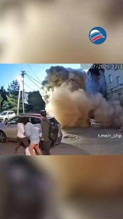 Без жертв, но с тревогой: в центре Уфы рухнул фасад заброшенного дома