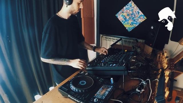 Gentleman Radioshow - Deep House Set By Kondo [2025] смотреть онлайн