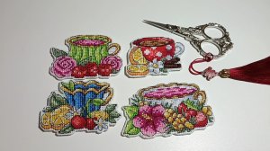 Оформление магнита на пластиковой канве