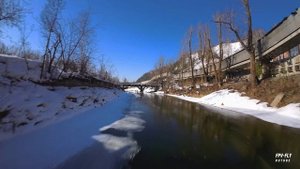 Индустриальный пейзаж, замерзшая река и горы