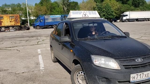 Параллельная парковка и заезд задним ходом в бокс с поворотом на 90 градусов смотреть онлайн