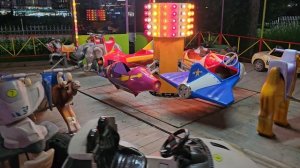 Виталик в парке аттракционов. Детские аттракционы.Детские карусели. Машинки. Гонки. Весёлые выходные