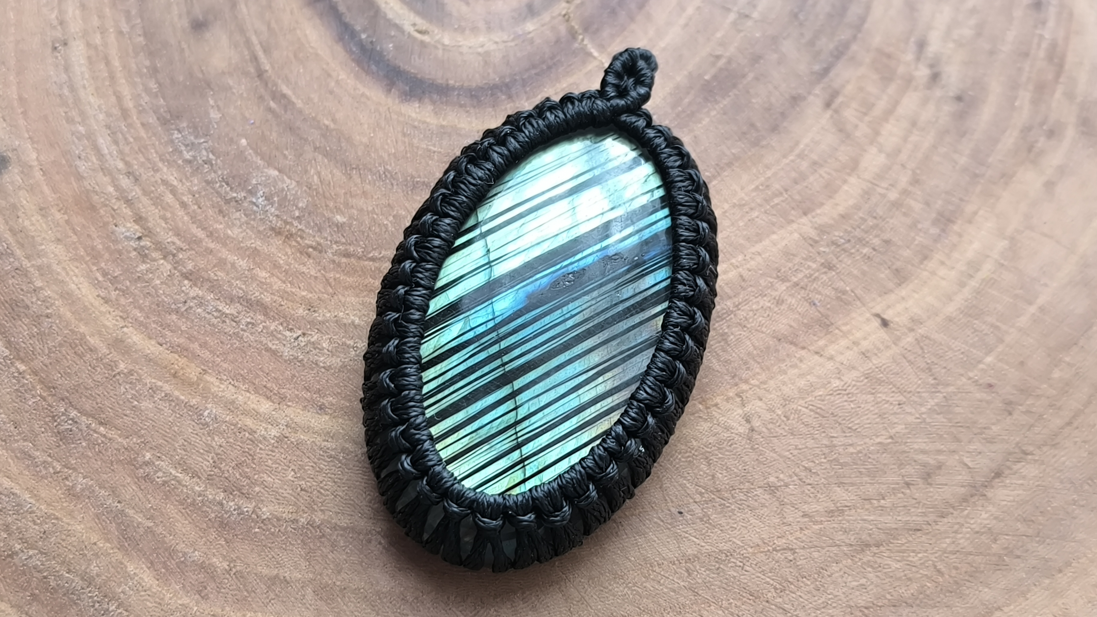 DIY Кулон с камнем в технике макраме. Оплетение кабошона смотреть онлайн