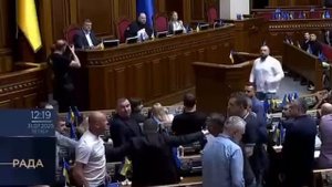 Депутаты Рады ПОДРАЛИСЬ из-за НАБУ.