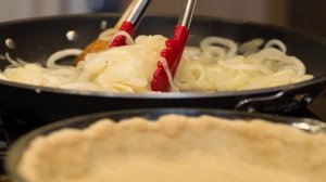 Быстрый пирог с луком