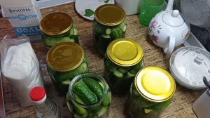 Огурцы в томатном соке.  Получаются хрустящие и очень вкусные. 🥒