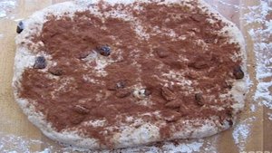 Хлеб с изюмом и корицей