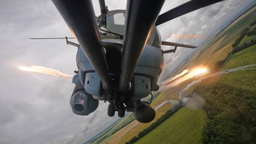 Вертолет Ми-35м атаковал боевиков ВСУ. Лучшее видео из зоны СВО