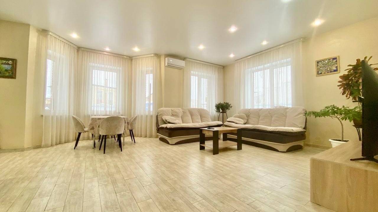 Продается роскошный коттедж в живописном поселке у озера смотреть онлайн