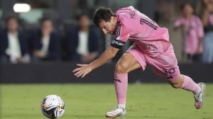 Месси дал пощечину сопернику в матче Кубка лиг