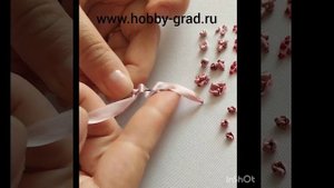 Маленькая розочка шёлковыми лентами