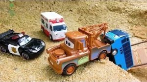 Машинки спасают автобус Tayo. Полицейская машина, игрушки скорой помощи для детей