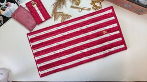 Видеообзор новой сумочки и нового узора вышитый на канве ленточным шнуром 3 мм в двух цветах.