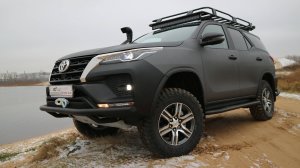 Тюнинг Toyota Fortuner для активного отдыха. Броня Line-X и стиль.