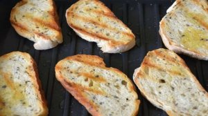 Хлеб с чесночным маслом