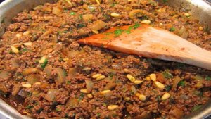 Баклажаны, фаршированные фаршем, в духовке