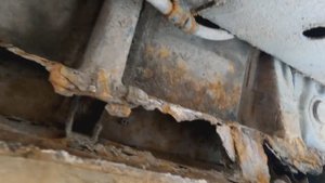 Что может скрывать старенький  Prado 120