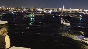 профессионалы заплывают под мост город Санкт-Петербург