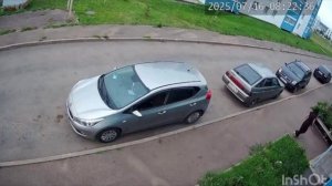 Девушка опоздала на работу из-за  котёнка