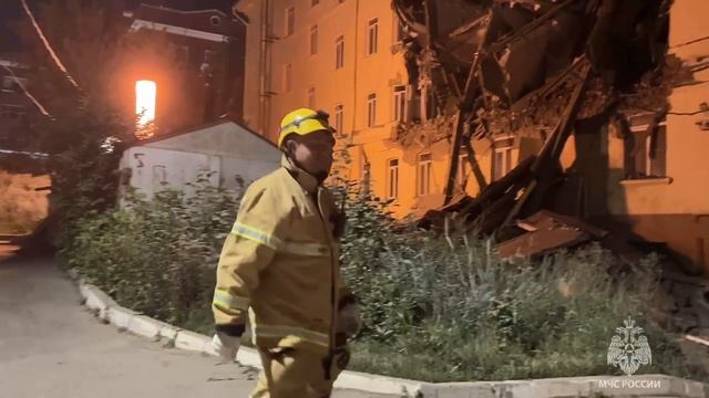 обрушение стены здания в уфе смотреть онлайн