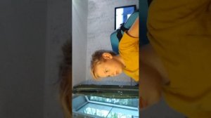 сегодня я поиграю с Алисой в игру под названием Угадай персонажа. Поставьте лайк пж.