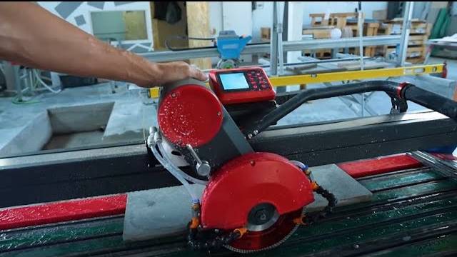 Чем мы фиксируем быстро плитку при склейке! Обзор нового плиткореза под все виды плитки JING 9201A смотреть онлайн