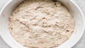 Хлеб с сушеными томатами и базиликом