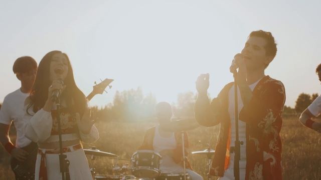 Премьера клипа на песню «Широка река» от кавер-группы «КАВЕРХИТ» смотреть онлайн