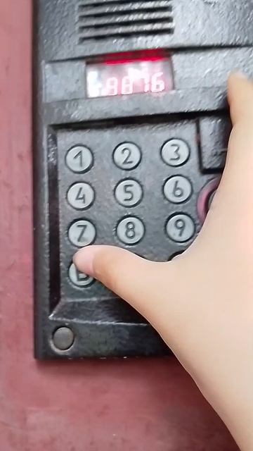 открыл домофон eltis