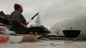 ГОТОВЛЮ УЖИН НА🔥 КУПАТЫ, КОЛБАСКИ/ДОДЕЛАЛИ ПЕСОЧНИЦУ.