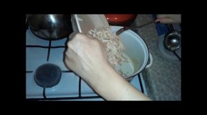 Как приготовить салат из кальмаров